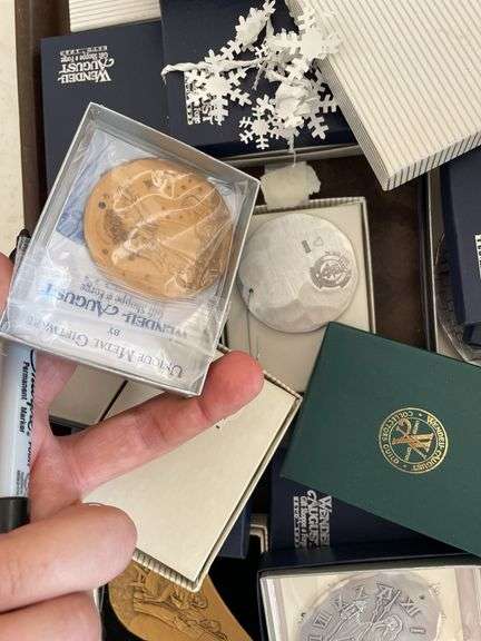 Tray of miscellaneous Wendell August, Forge ornaments