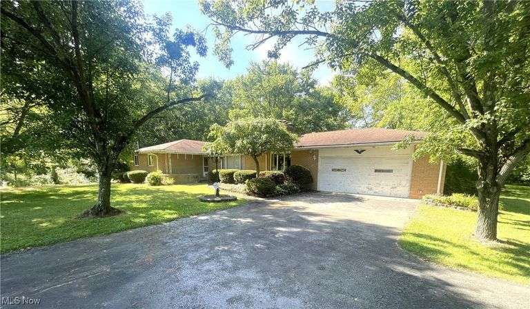 UNDER CONTRACT - ByceREALTY: Brick Ranch 4 Bedroom 2.5 Bath - Brookfield, OH