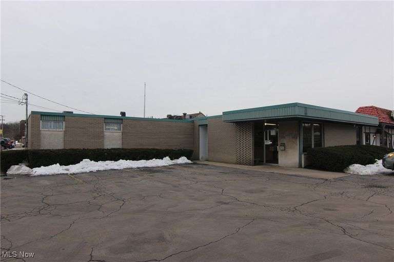 For Sale - ByceREALTY: Vet Clinic: Commercial: 2900 Belmont Ave. Youngstown Ohio 44505