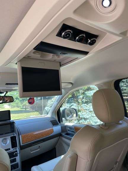 2009 Chrysler Town & Country minivan. 85,872 miles. Very clean and loaded.  Started with jump. Drives great. AC is blowing cold.  VIN number 2A8HR64X09R581255