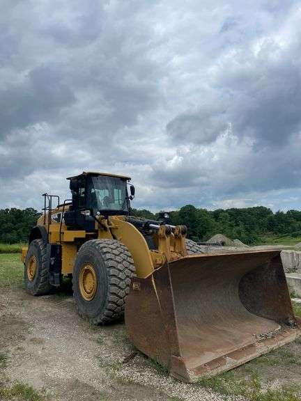 2014 CAT 980 K wheel loader 18,452 hours showing on meter. Cat ID CAT0980KVW7K02430. Serial number W7K02430.Engine serial number TXM06203. Approximately 369 hp. Diesel engine. Cab/ROPS. Includes scale, reader with printer, located in cab see photos for detail. AC blows Ice Cold. See Photos for Video of Equipment in Operation.- $1000 deposit. balance in ACH or certified check within 48 hours of auction close- NO Sales Tax Collected