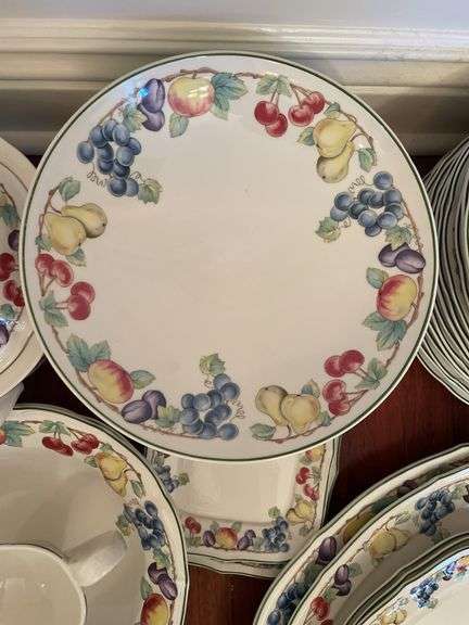 Villeroy & Boch Melina pattern. The main dinner settings appear to be serviced for approximately 12. The coffee cups and saucers and soup bowls appear to be serving for approximately eight and there are some miscellaneous pieces mixed in. Very high quality marked West Germany. Accessory pieces all included in this set