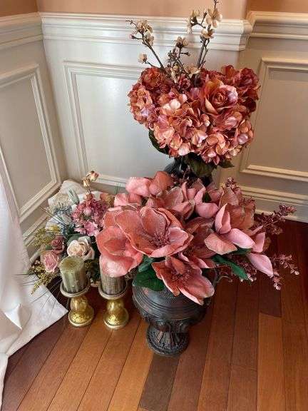 Dining room. Faux floral decor.