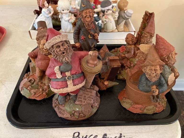 Entryway. Gnome figurines.