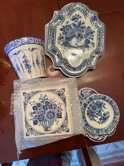 Dining room. Lot of Porcelain