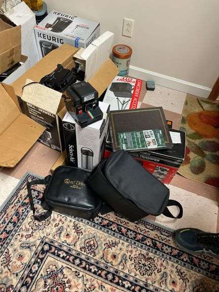 Large photography lot, including movie, projector, cameras, tripod. Miscellaneous.