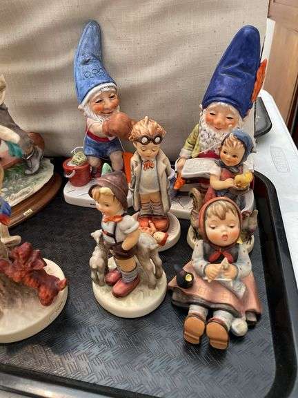 Living room. Tray of goebel figurines.