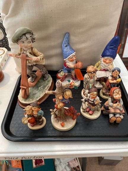 Living room. Tray of goebel figurines.