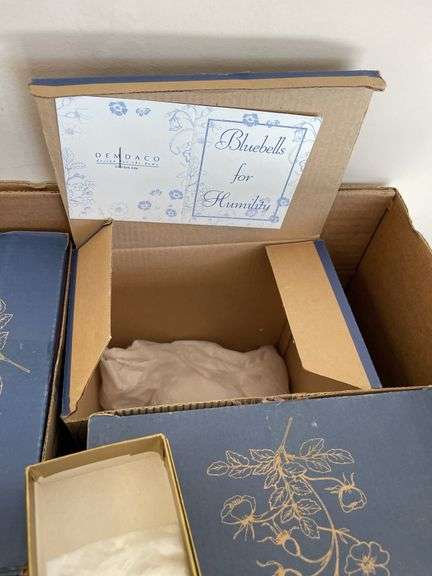 Demdaco figurines in box, miscellaneous