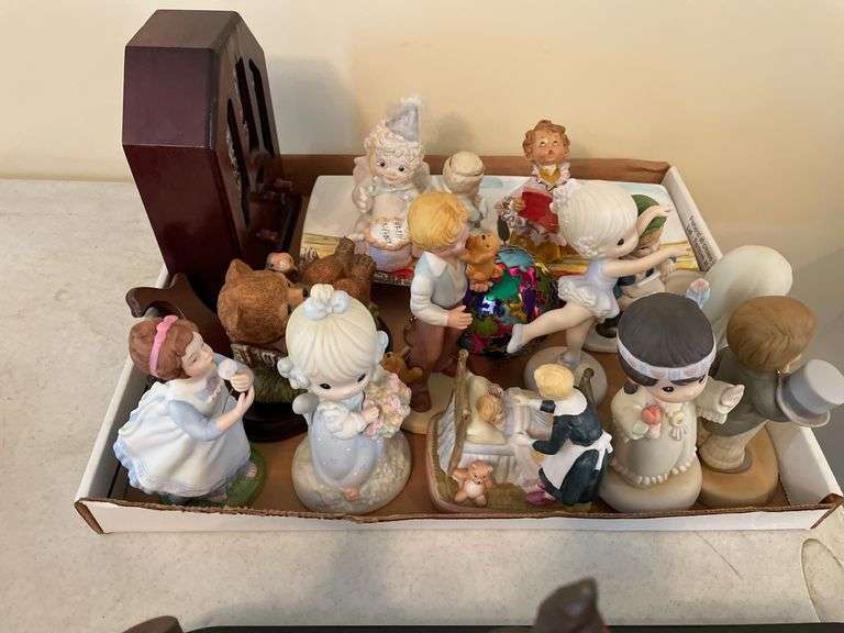Entryway. Figurine lot featuring precious moments.