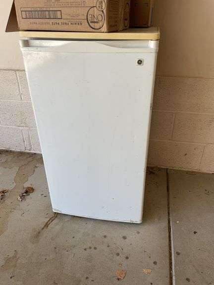 GE ￼ mini fridge, nice and cold, Content is not included