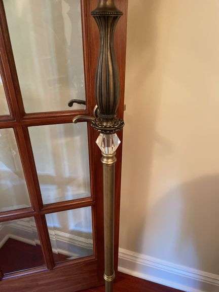 Den. Standing lamp by Dale Tiffany.
