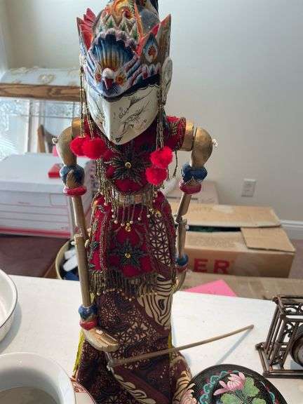 Living room. Asian porcelain and geisha marionette