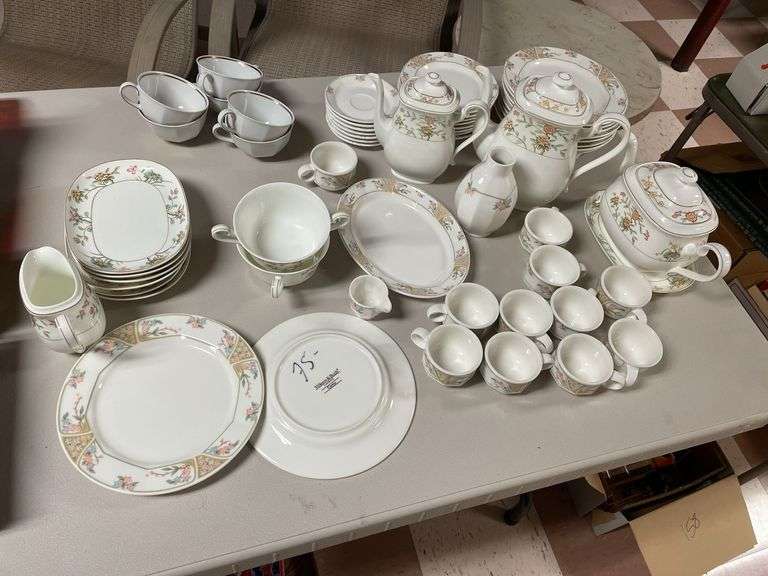 Villeroy and Boch Como pattern, desert,￼ coffee and tea set. Also includes some miscellaneous.