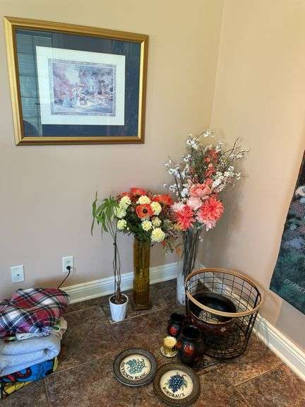 Sunroom. Lot of decor. Vases. Unique baskets and plates. With framed print.