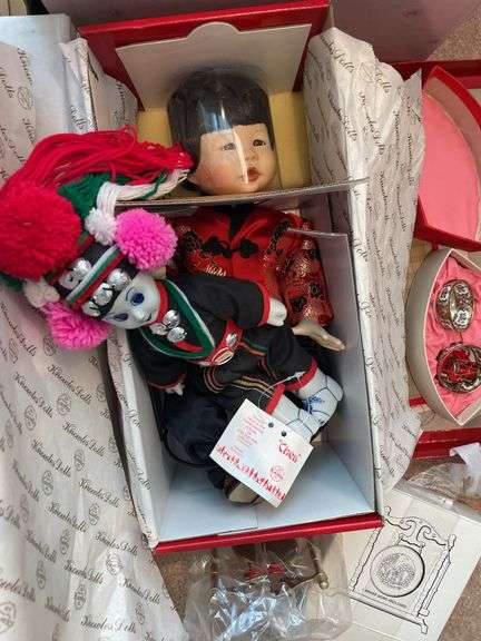 Living room. Large doll lot. Featuring Knowles doll.