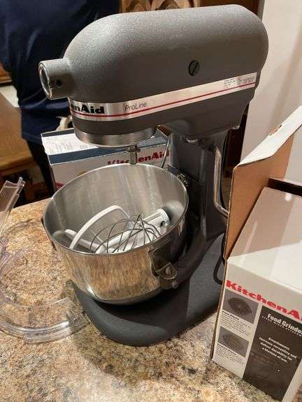 KitchenAid pro line model KSM5 professional mixer with attachments. This unit was plugged in and tested.