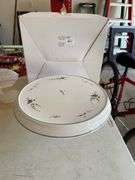 Villeroy and Boch cake plate with box