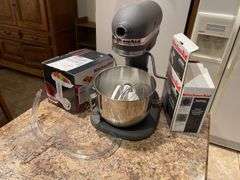 KitchenAid pro line model KSM5 professional mixer with attachments. This unit was plugged in and tested.
