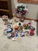 Lot of miscellaneous decor includes Dahman, Floral.