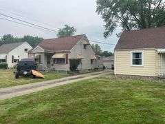 2 Bed, 1.5 Bath Home - 2144 Northwest BLVD, Warren, OH 44485