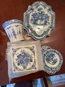 Dining room. Lot of Porcelain