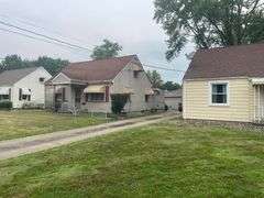 2 Bed, 1.5 Bath Home - 2144 Northwest BLVD, Warren, OH 44485