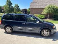 2009 Chrysler Town & Country minivan. 85,872 miles. Very clean and loaded.  Started with jump. Drives great. AC is blowing cold.  VIN number 2A8HR64X09R581255