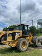 CAT 930 G wheel loader. Diesel engine. Cab/EROPS. serial number CAT8938GLTWR88846. 4232 hours showing on Dash. Started and ran. Quick coupler bucket includes set of forks. AC Not working. See Photos for Video of Equipment in Operation. FOR THOSE AT FIRST PICKUP: this loader was used by Big Jim to load out the auction This will be used for the load out on the Pick Up cannot be removed until final hour of Pick Up*- $1000 deposit. balance in ACH or certified check within 48 hours of auction close- NO Sales Tax Collected