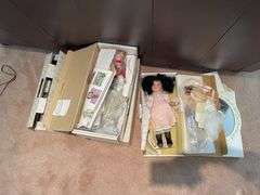Living room. Doll lot. Featuring Court of dolls.