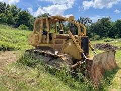 John Deere 850 B steel track dozer. Approximately 1879 hours on meter. Open four post canopy. Tilt blade . Not Started, needs a jump . Product ID number T0850BH741385. - $1000 deposit. balance in ACH or certified check within 48 hours of auction close