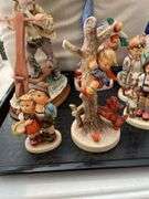 Living room. Tray of goebel figurines.
