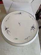 Villeroy and Boch cake plate with box