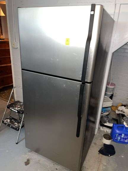 GE stainless fridge freezer model number GTL18JCPBRBS. Working and blowing cold. Basement. Bring help.