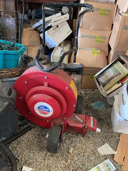 Giant VAC blower. 8 hp Briggs & Stratton. Not started good compression.