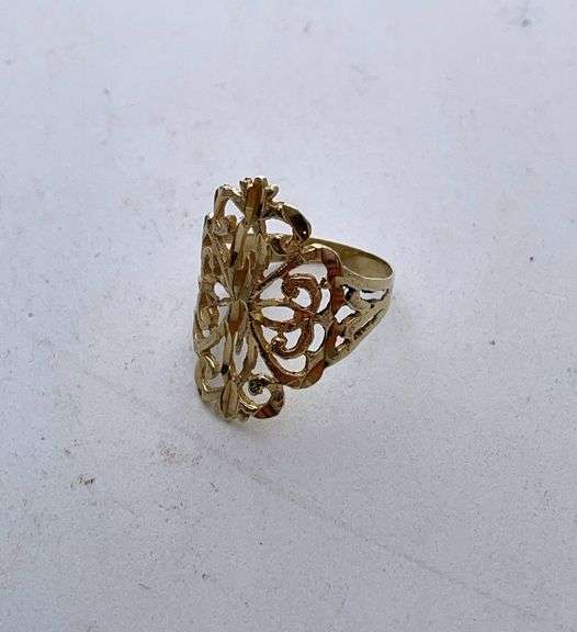 Ladies ring. Acid tested 14 K. No markings. Total weight 2.7 g.