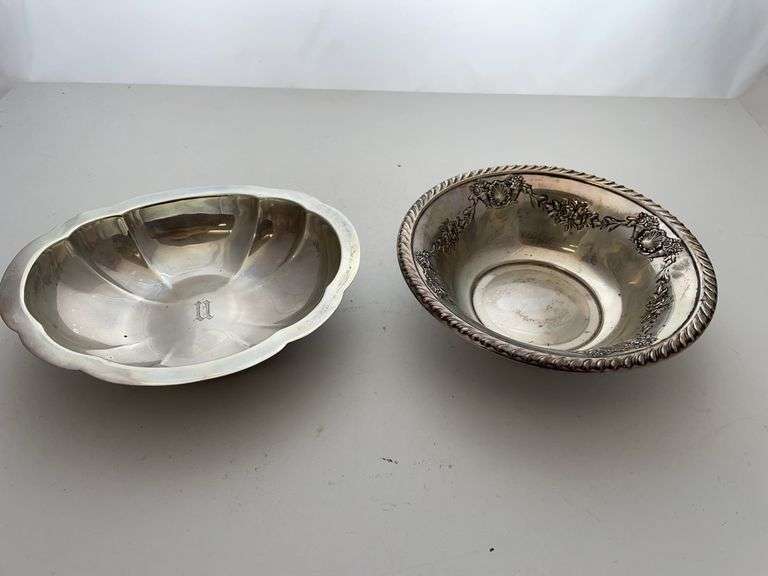 Two sterling bowls. Total weight 238.7 g.