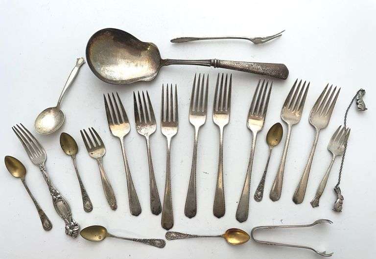 Forks and miscellaneous utensil engraved sterling. Total weight 562.5 g.