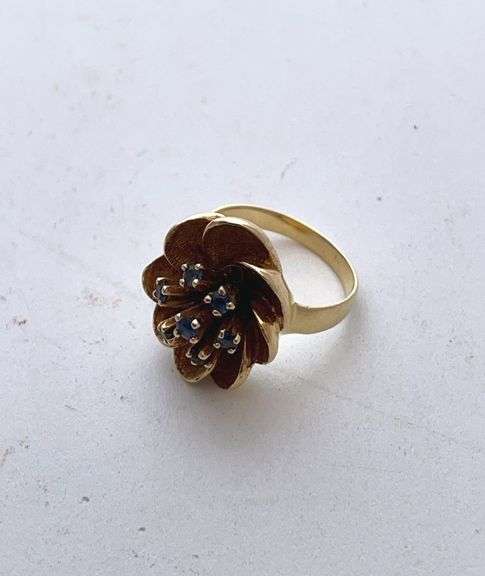 Ladies ring. Acid tested 14 K. With semi precious stones. Total weight 6.8 g.