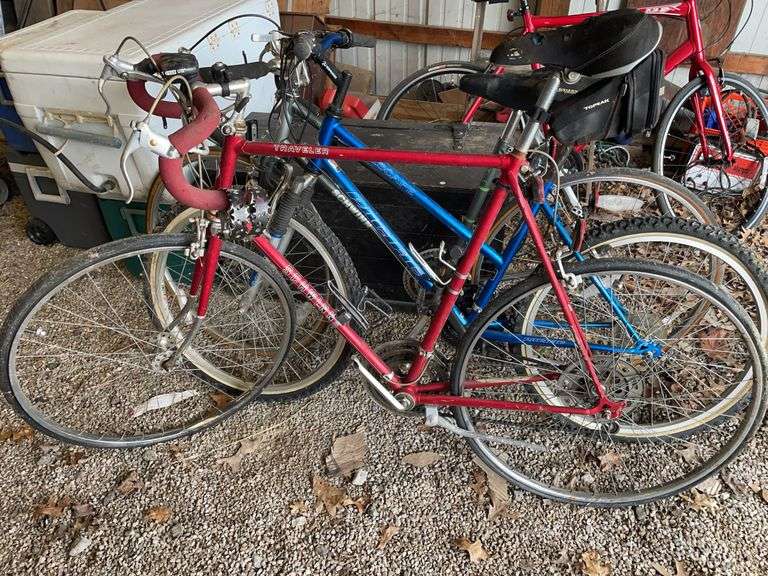 Lot of three bikes. Schwinn traveler, ladies, Pacific escape, ladies, and men’s Schwinn traveler.