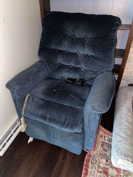 Den. Okin powered lift chair. In fair condition. Powered on and lifts and reclines.
