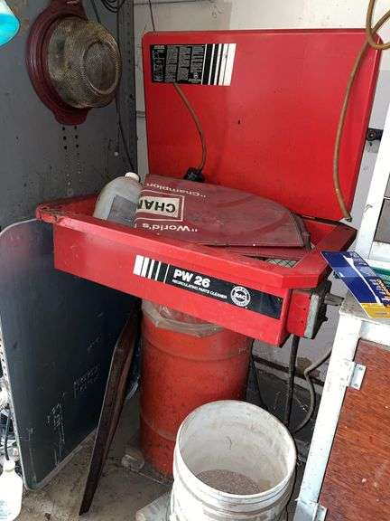 PW26 recirculating parts cleaner sink. Includes the components in it.