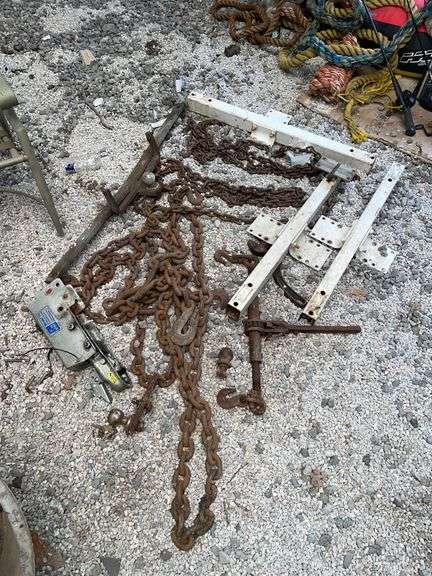 Barn: nice lot of vintage chain, tow accessories.