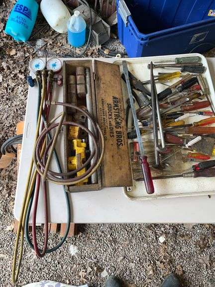 Barn. Gauge set. Piped set and tray of screwdrivers and miscellaneous.