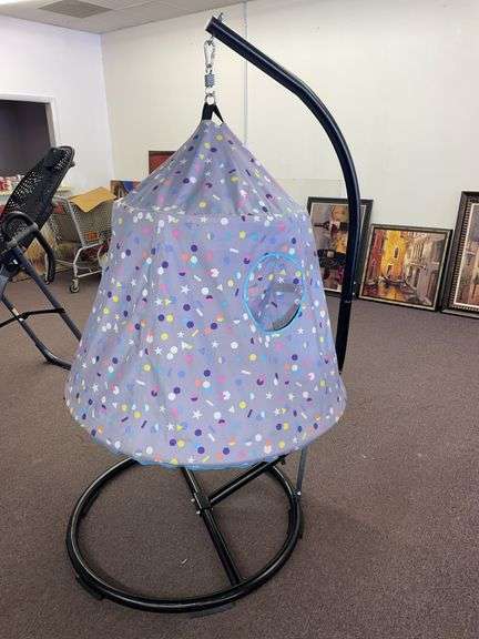 Children’s hanging tent. Includes sturdy mounting stand. The tent appears to be like new. Members Mark product.