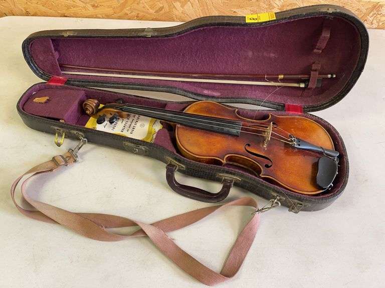 Tourte violin with Berini bow made in Germany . Includes case with a few accessories