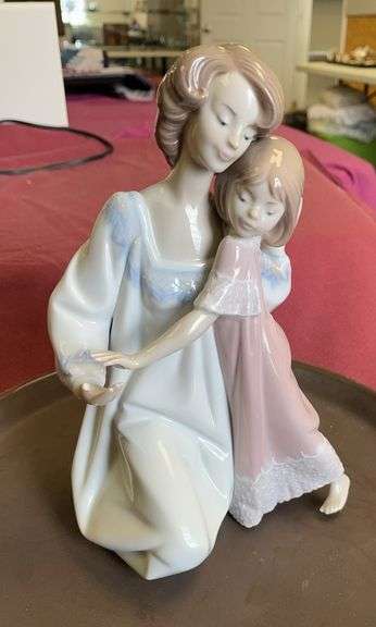 Lladro mother and child. 5449 figurine.