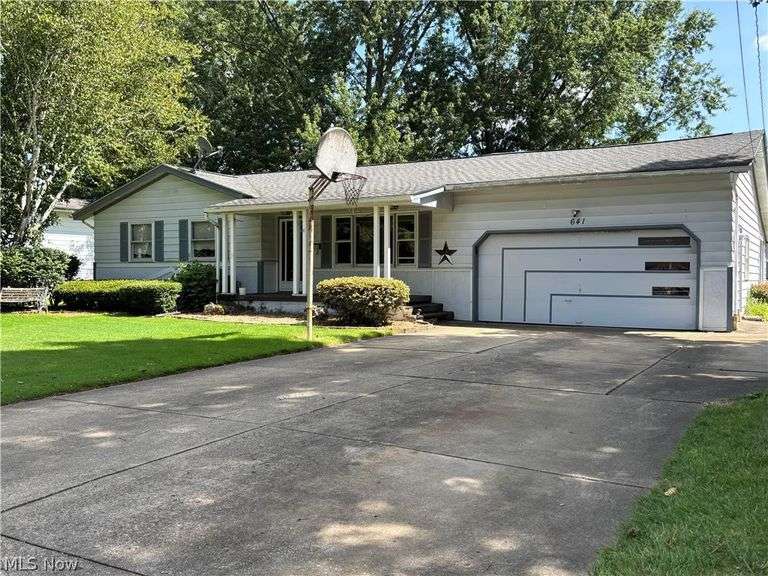 For Sale: ByceREALTY: 3 Bed 2 Bath 1516 Sq Ft Ranch - Campbell, OH