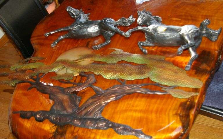 Metal horses and tree hanging décor