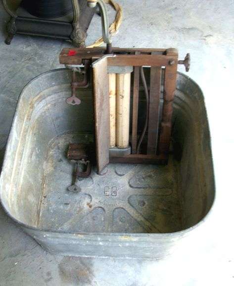Wash Tub & Hand Wringer